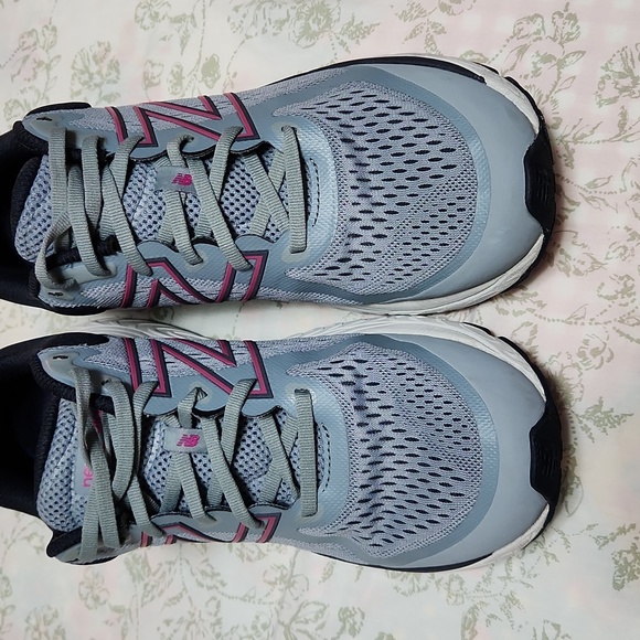 New Balance 840 - Picture 1 of 7